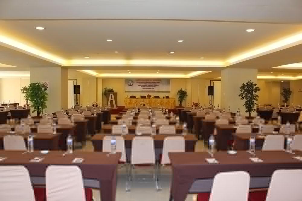 Grand Asia Hotel Макасар Экстерьер фото