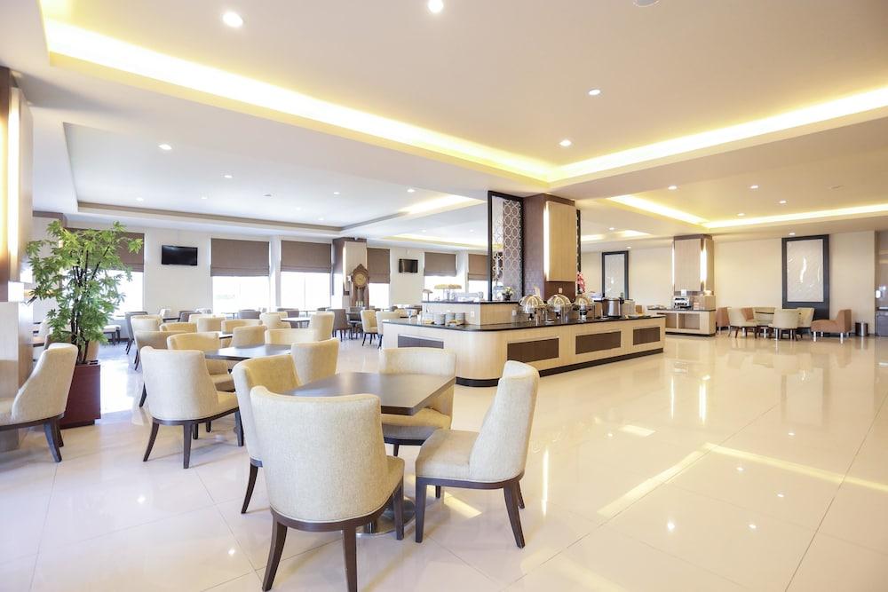 Grand Asia Hotel Макасар Экстерьер фото