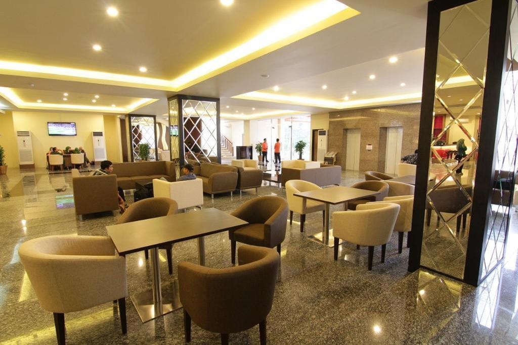 Grand Asia Hotel Макасар Экстерьер фото